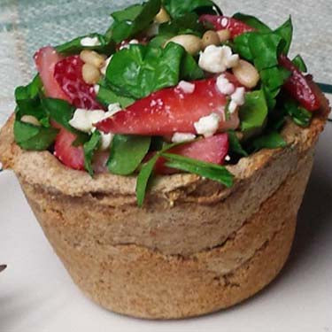 Image Spinach ‘n Strawberries in Bread Cups