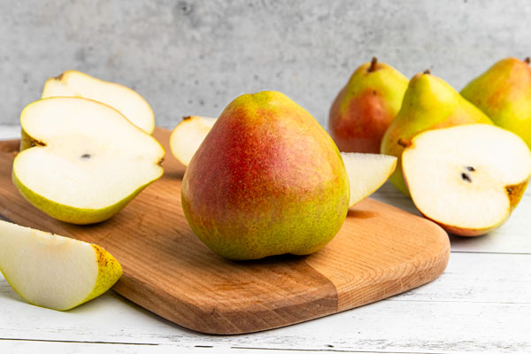 Image of pears on a cutting board